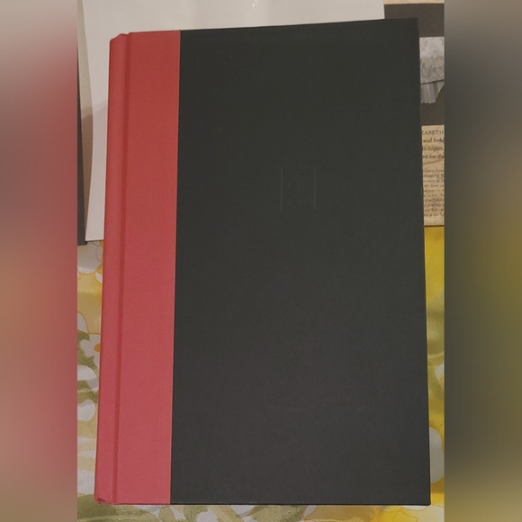 The Historian by Elizabeth Kostova - Picture 7 of 8